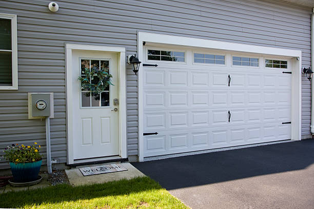 24/7 Emergency Garage Door Panel Replacement experts in Monroe County County, MO